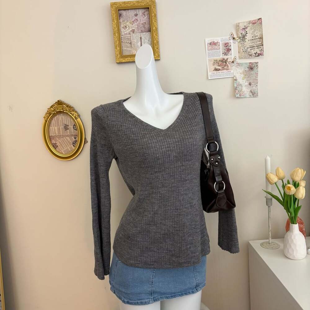 Uniqlo Gray Ribbed V-Neck Long Sleeve Top Size M